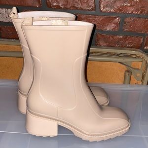 Rainboots look like Chloe